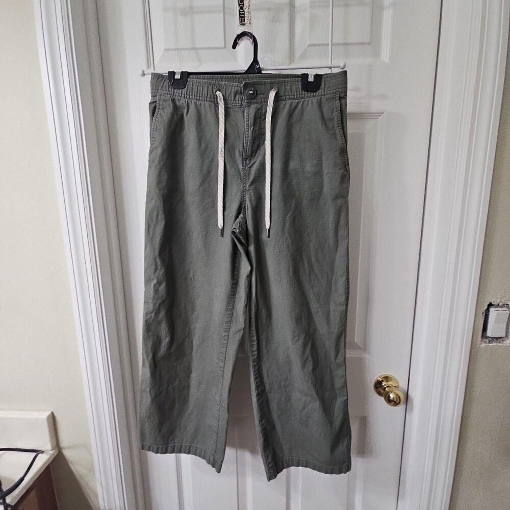 Vuori Rise and Shine Women's Wide Leg Crop Pants in Olive Green